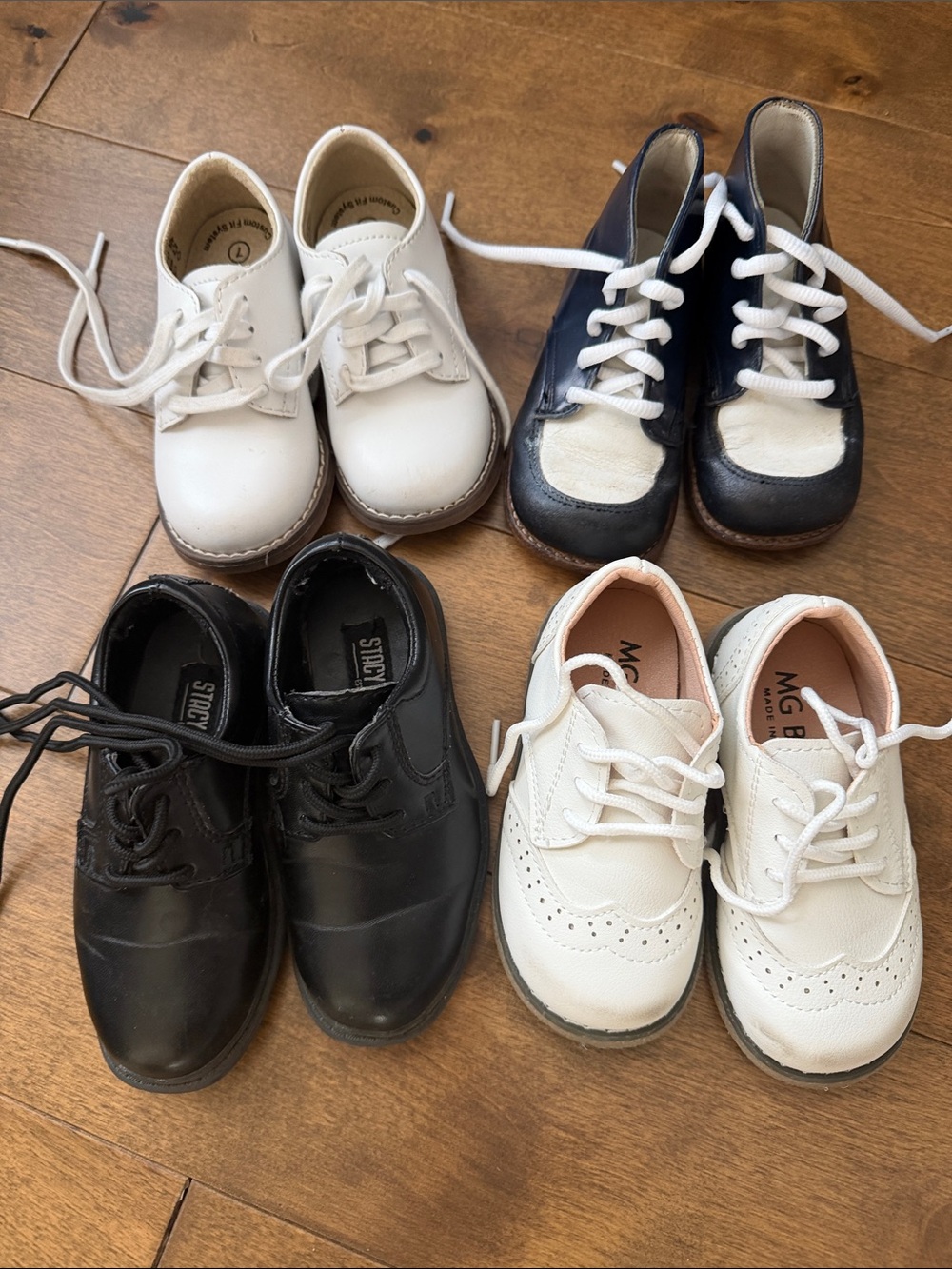 Bundle of 4 baby shoes